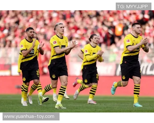 突发！多特蒙德宣布将离队，球迷不舍告别