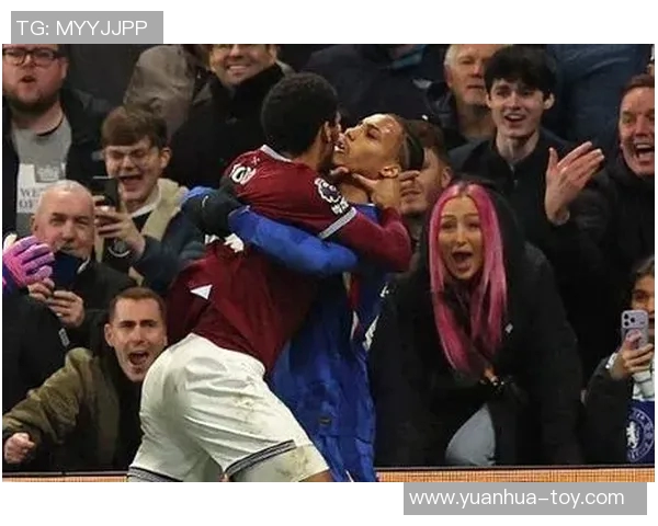 球员比赛中被红牌罚下,镜头捕捉愤怒瞬间 球员比赛中被红牌罚下,镜头捕捉愤怒瞬间